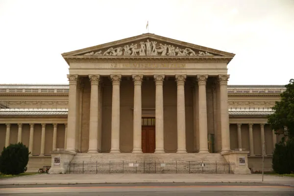 The,Museum,Of,Fine,Arts,On,Heroes',Square.,Tourist,Attraction.