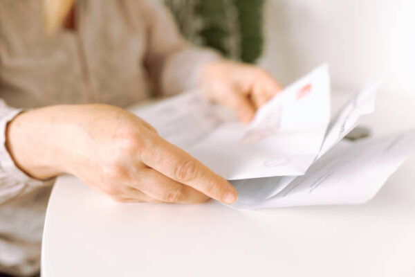 womans-hands-holding-an-envelope-with-a-letter